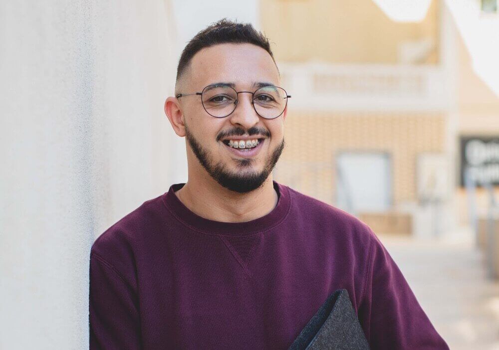 Portrait professionnel d’Ayoub Trhaiti, fondateur de l’agence WEBECO à Draguignan, spécialiste en création de sites WordPress et stratégies SEO pour les TPE et PME.